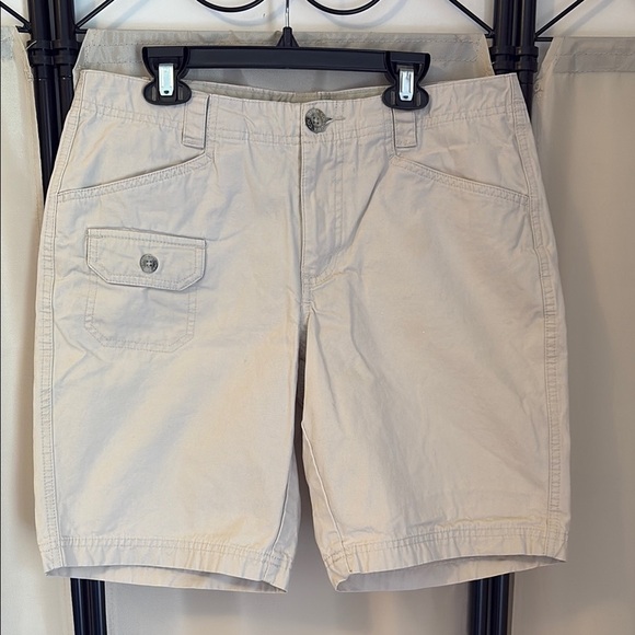 Columbia Tan Shorts with Versatile Design - Picture 1 of 4